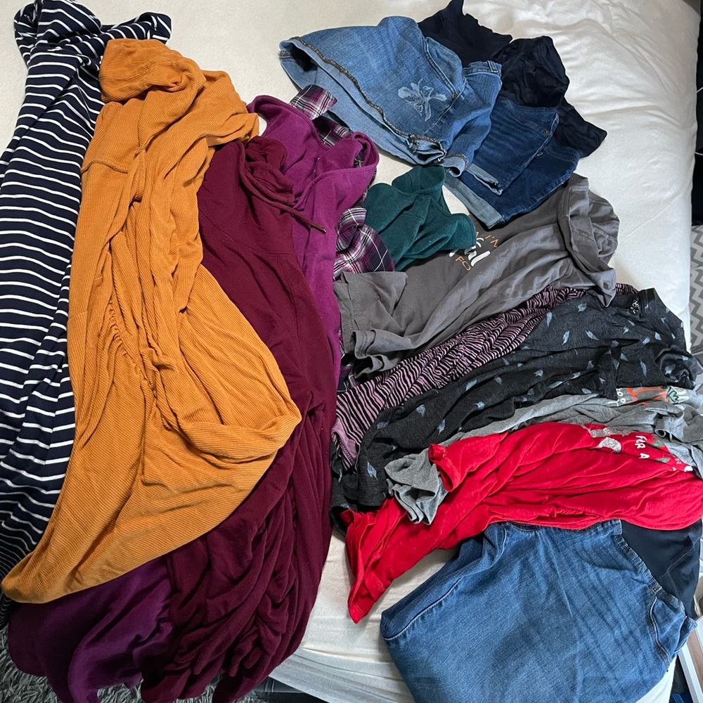 Maternity clothes lot